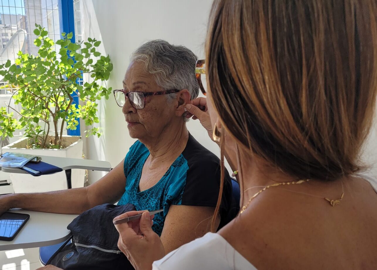 Auriculoterapia Para Pacientes Do Grupo De Tabagismo Do CMS João Barros Barreto