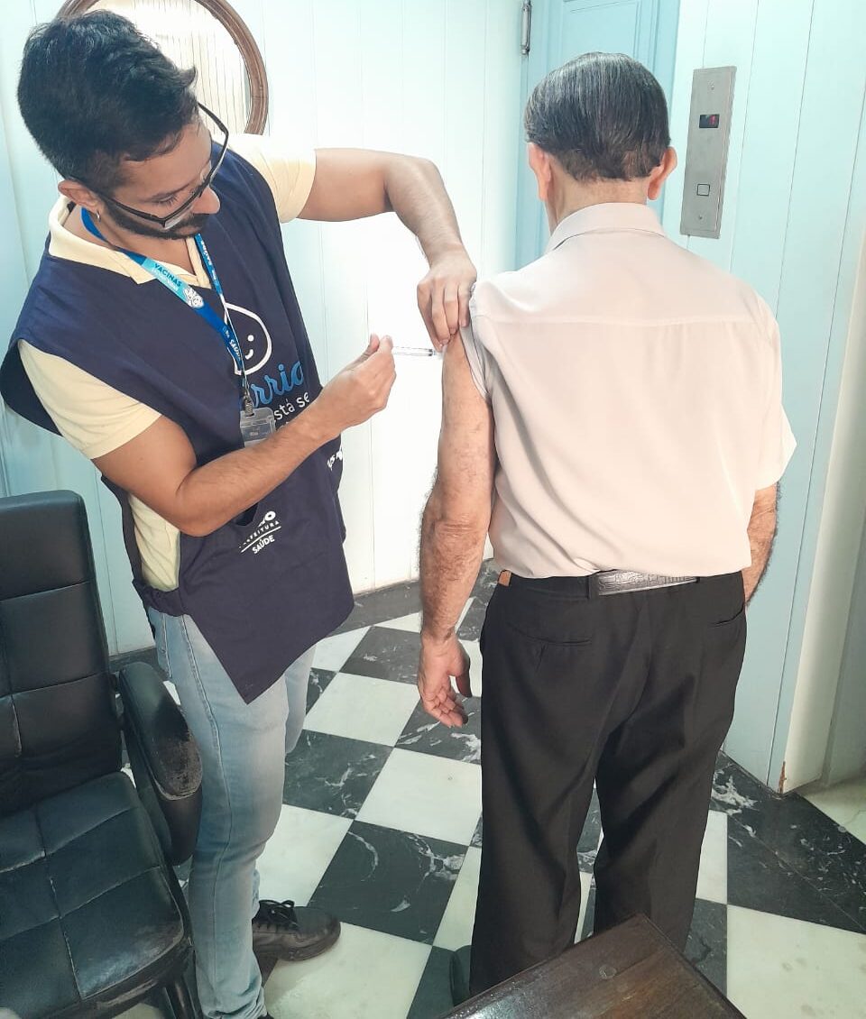 Ação de Vacinação para Influenza e Covid-19 aos Usuários Restritos ao Lar em Copacabana