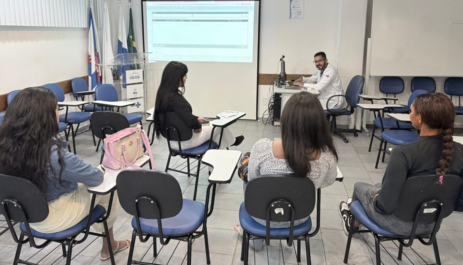 Roda De Conversa Com Acompanhantes Profissionais De Copacabana Sobre Saúde Sexual