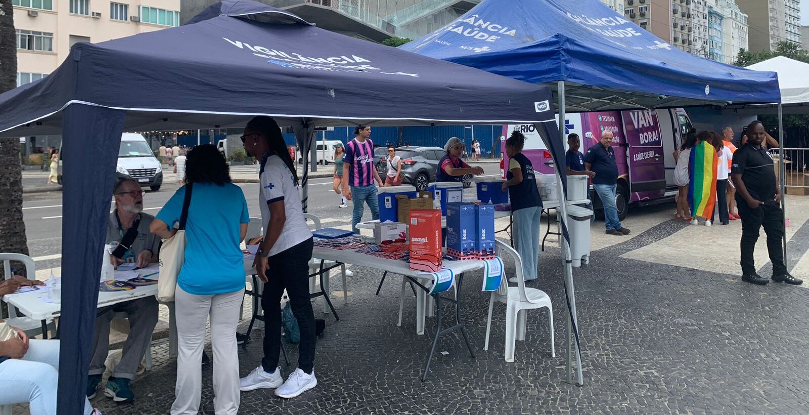 Ação de Saúde na 30ª parada LGBTQIAPN+ em Copacabana