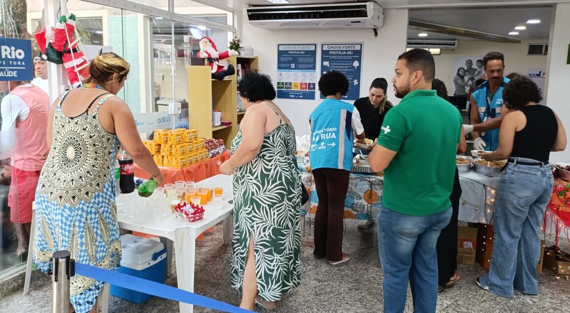 Ação de Almoço de Natal do Consultório na Rua (CnaR) no CMS João Barros Barreto