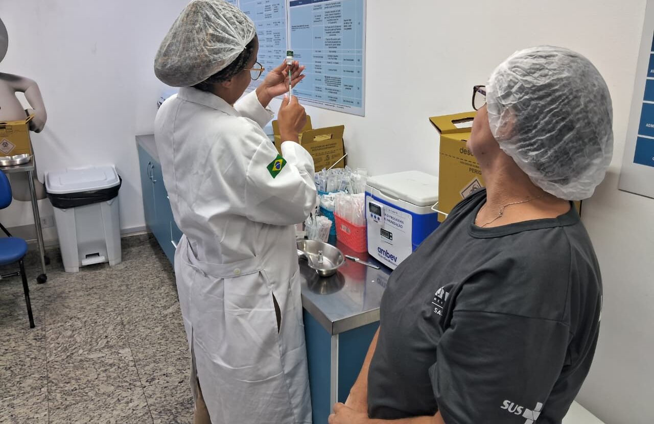 Vacinação Contra Dengue no CMS João Barros Barreto