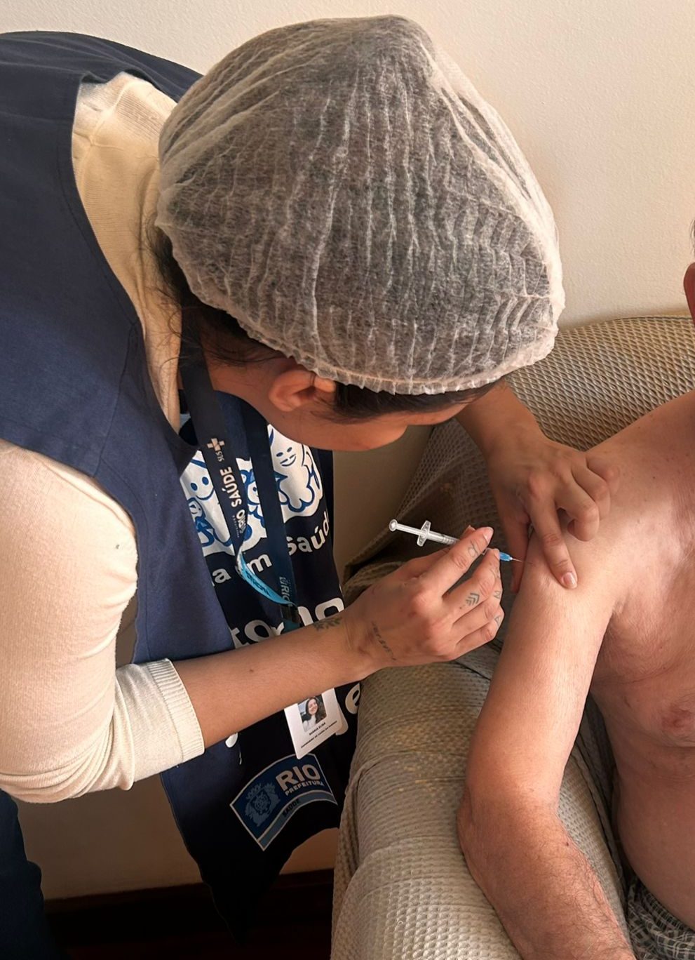 Vacinação de Influenza e Covid para Idosos Acamados – Equipe Amaná