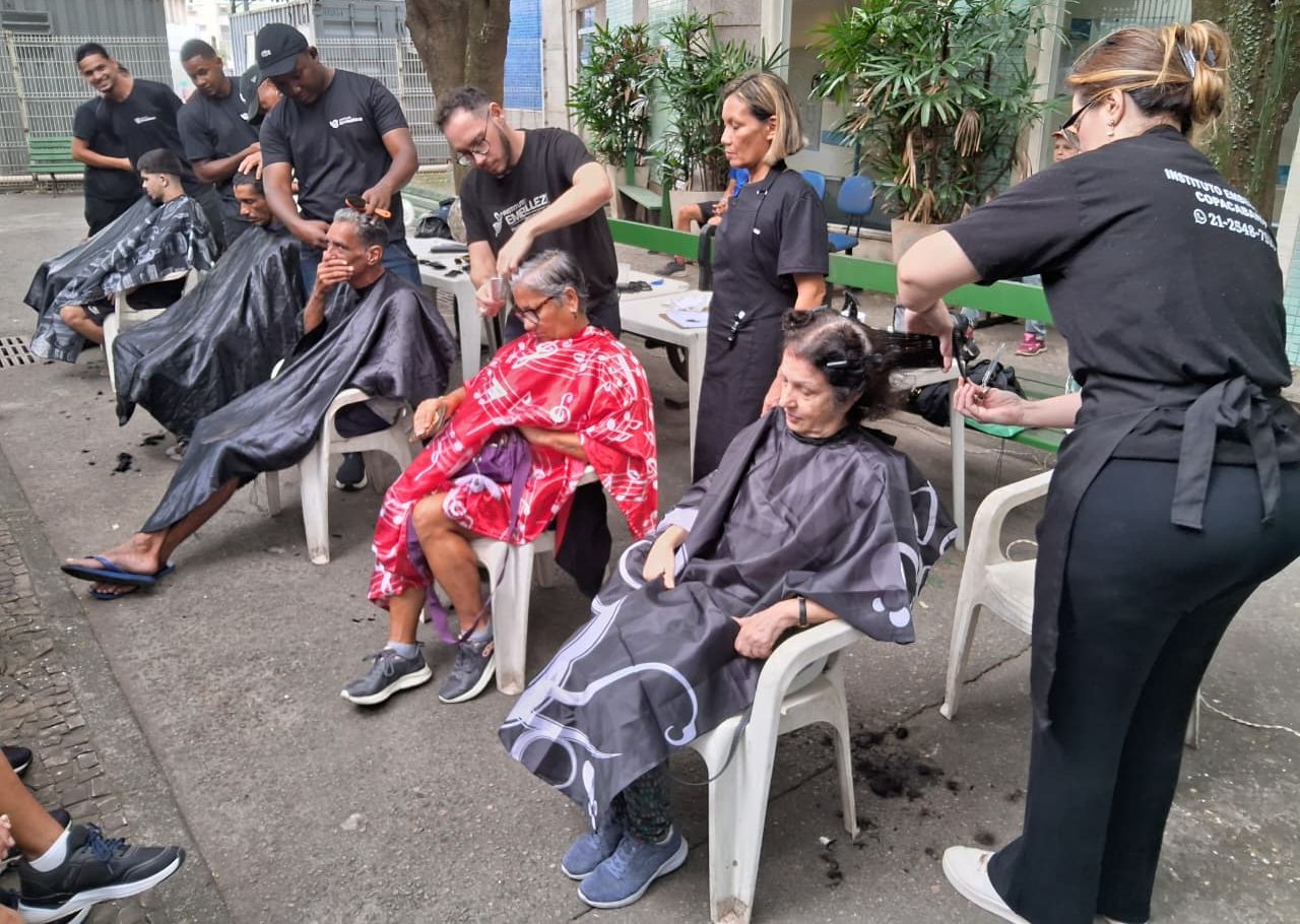 Ação de Tratamento de Beleza e Cuidados do Instituto Embelleze no CMS João Barros Barreto