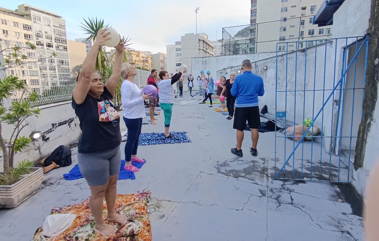 Aula de Pilates Solo e Bola do Programa Academia Carioca do CMS João Barros Barreto