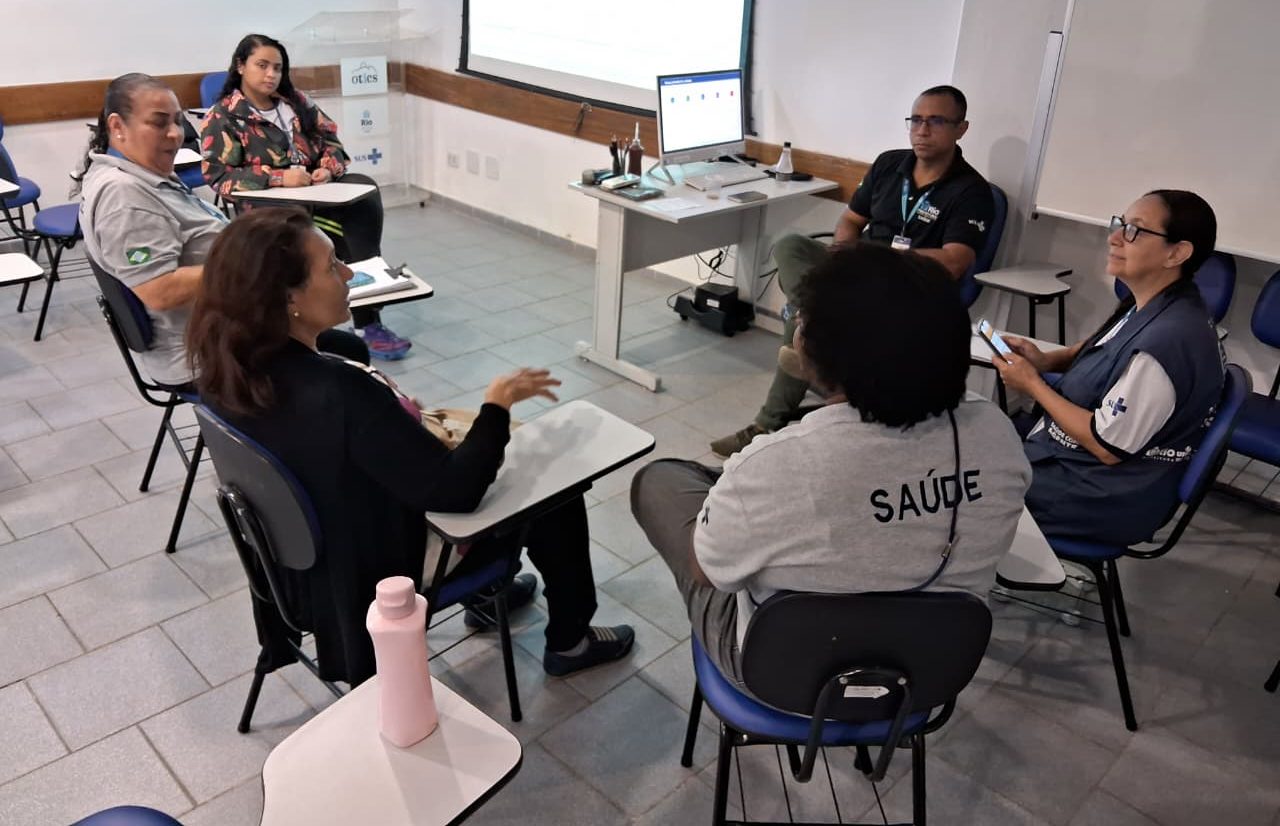 Grupo Com os Pacientes da Equipe Apoena Sobre Educação em Saúde