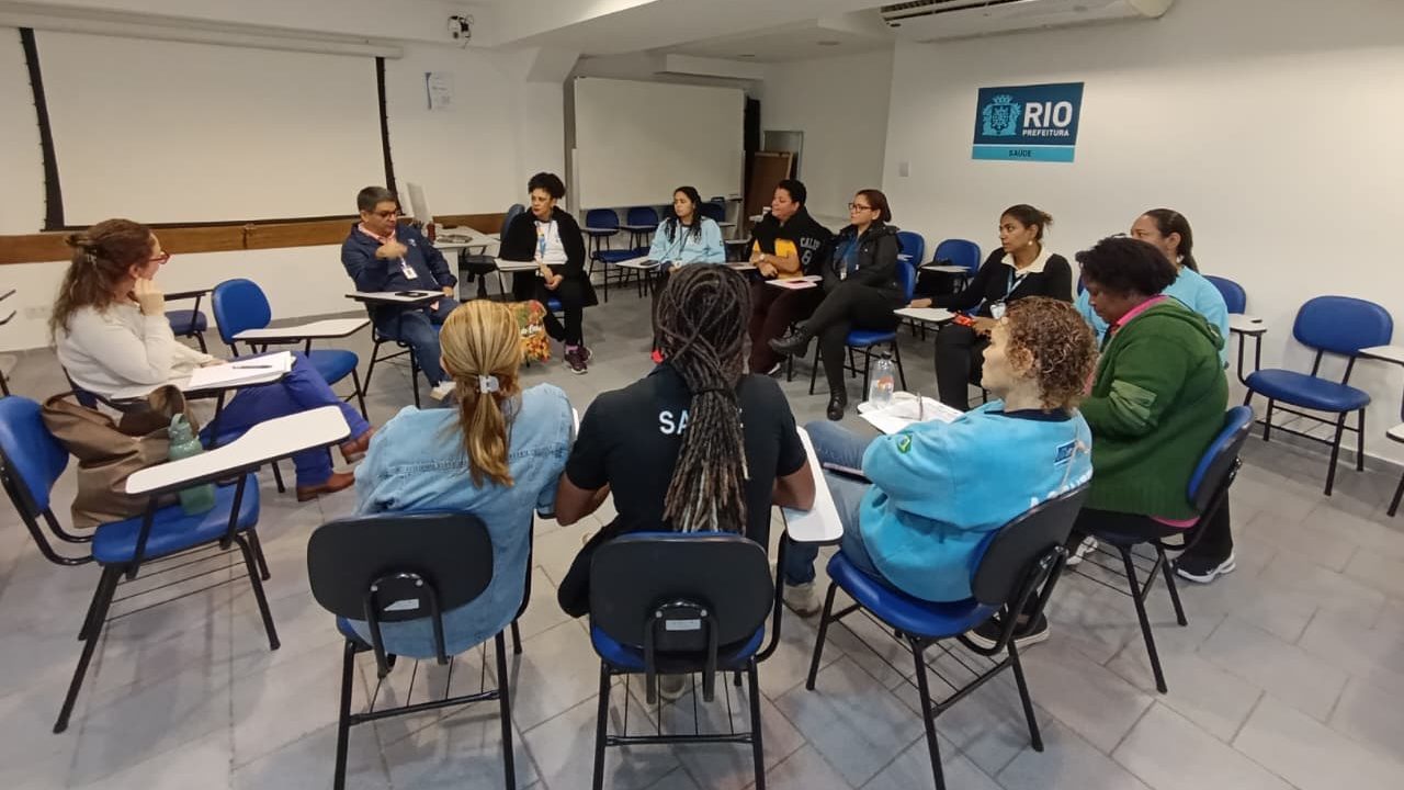 Reunião com os Agentes Comunitários de Saúde Sobre o Cuidado Com a Saúde Mental