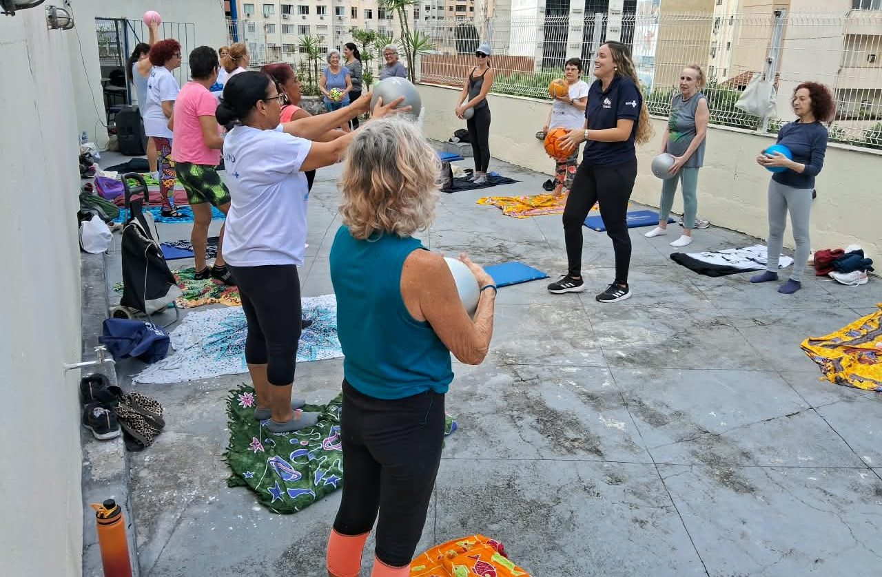 Aula de Pilates Solo e Bola do Programa Academia Carioca do CMS João Barros Barreto