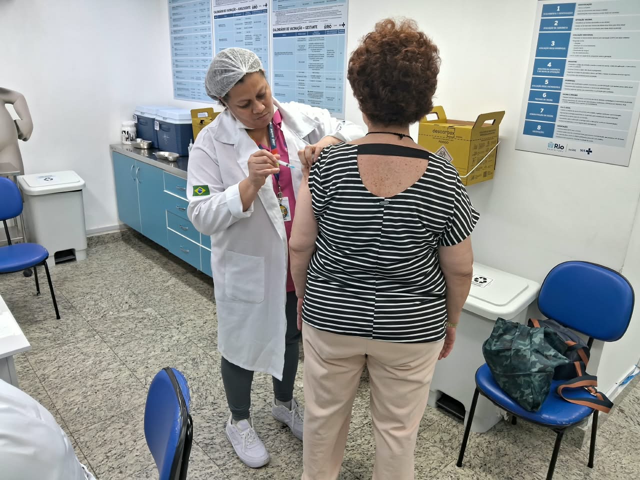 Vacinação Contra Pneumonia Para Idosos no CMS João Barros Barreto